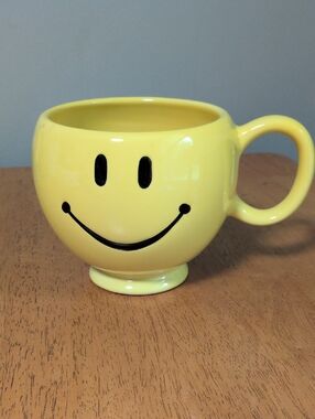 Yellow Smiley Face Ceramic Mug